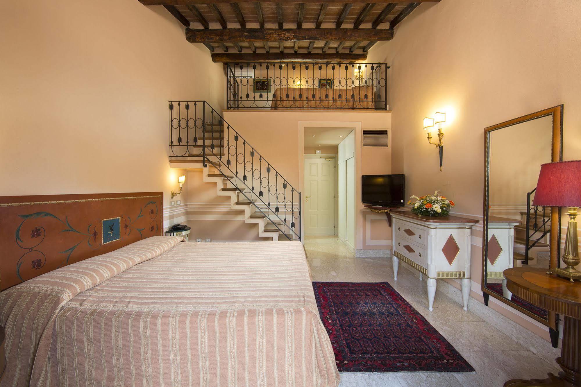 Hotel Il Piccolo Castello Monteriggioni Exterior foto