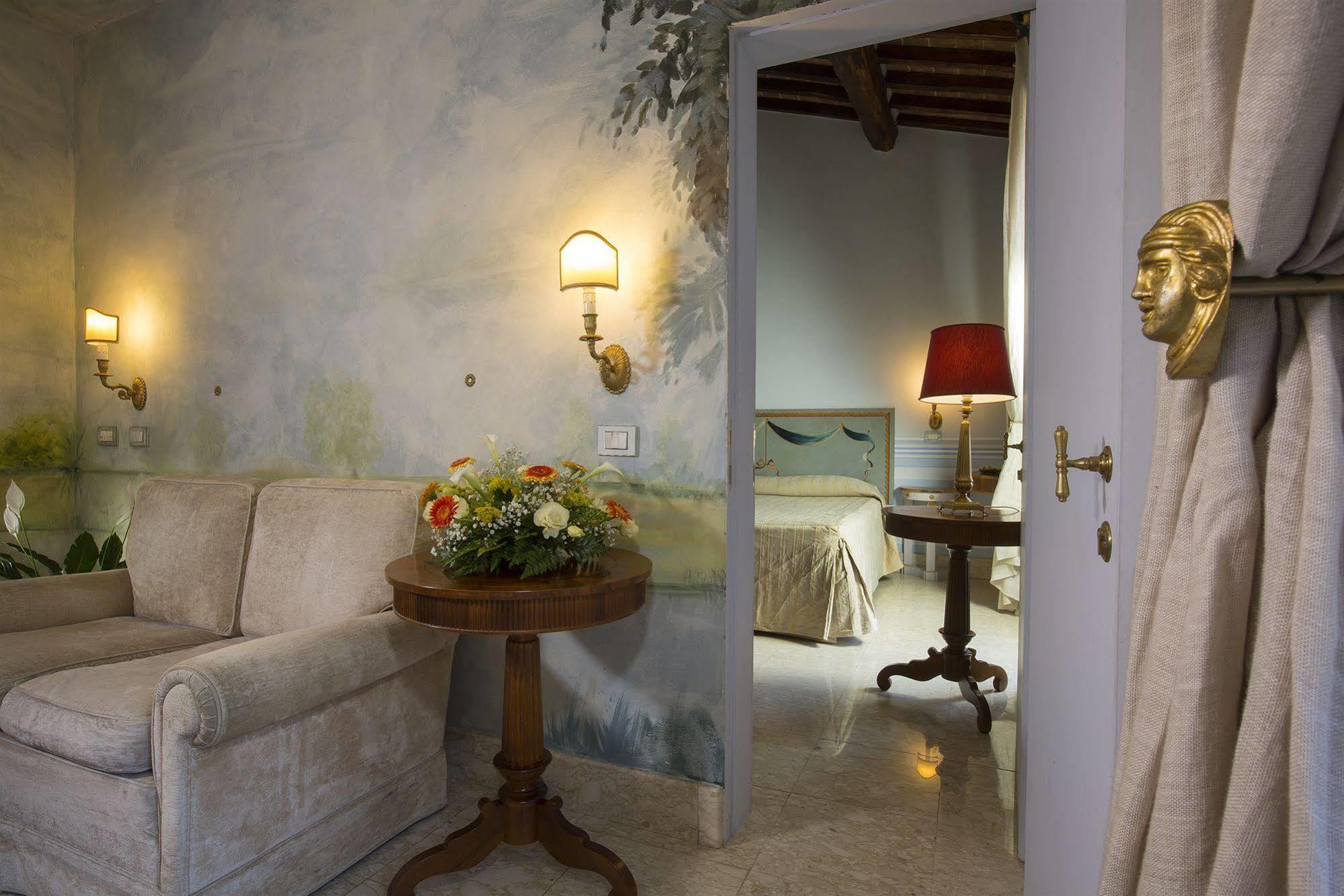 Hotel Il Piccolo Castello Monteriggioni Exterior foto